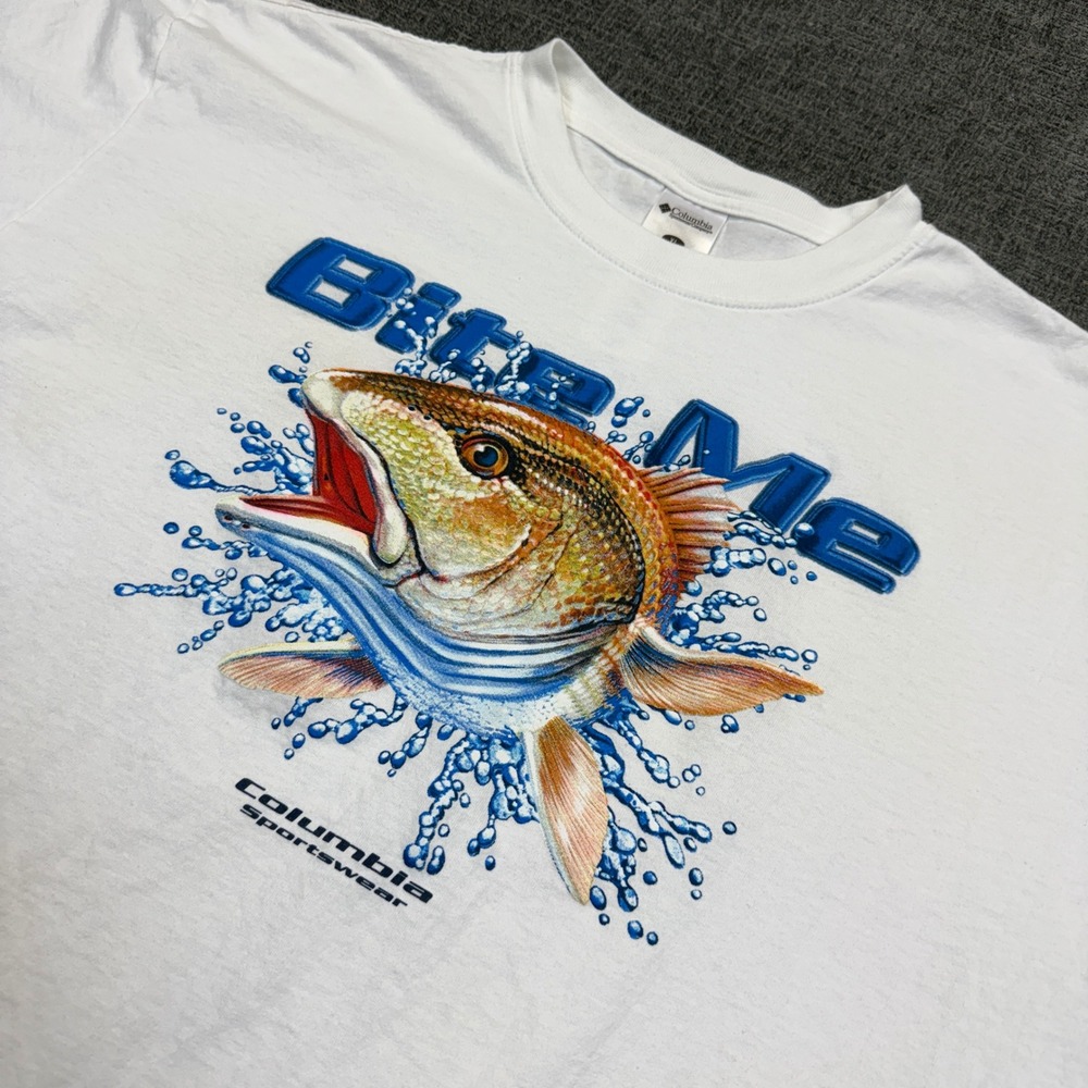Columbia Sportswear T-Shirt Mens XL White Bite Me Fish Graphic Cotton
